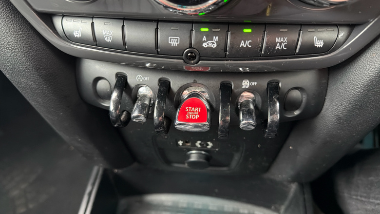 MINI Countryman 1.5 Cooper 5dr Auto [Chili/Nav+ Pack] Petrol Hatchback